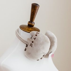 Cozy pusheen earmuffs (NWT)